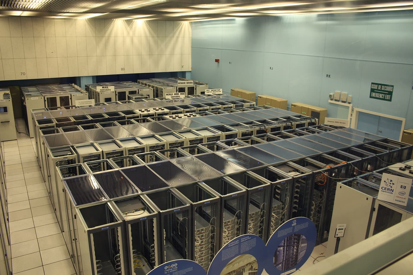 Cloud data centre server hall